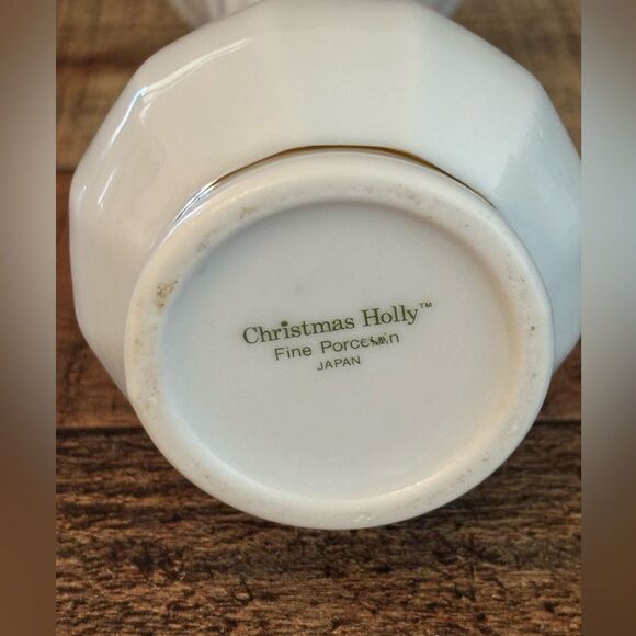 CHRISTMAS HOLLY BUD VASE Fine Porcelain Japan Holly Berries Holiday 6.25” - Picture 5 of 9
